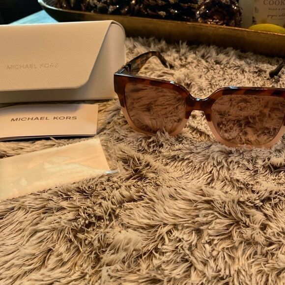 NWOT MK sunglasses tortoise fading into pink. Brown lens 😍 - Picture 1 of 4